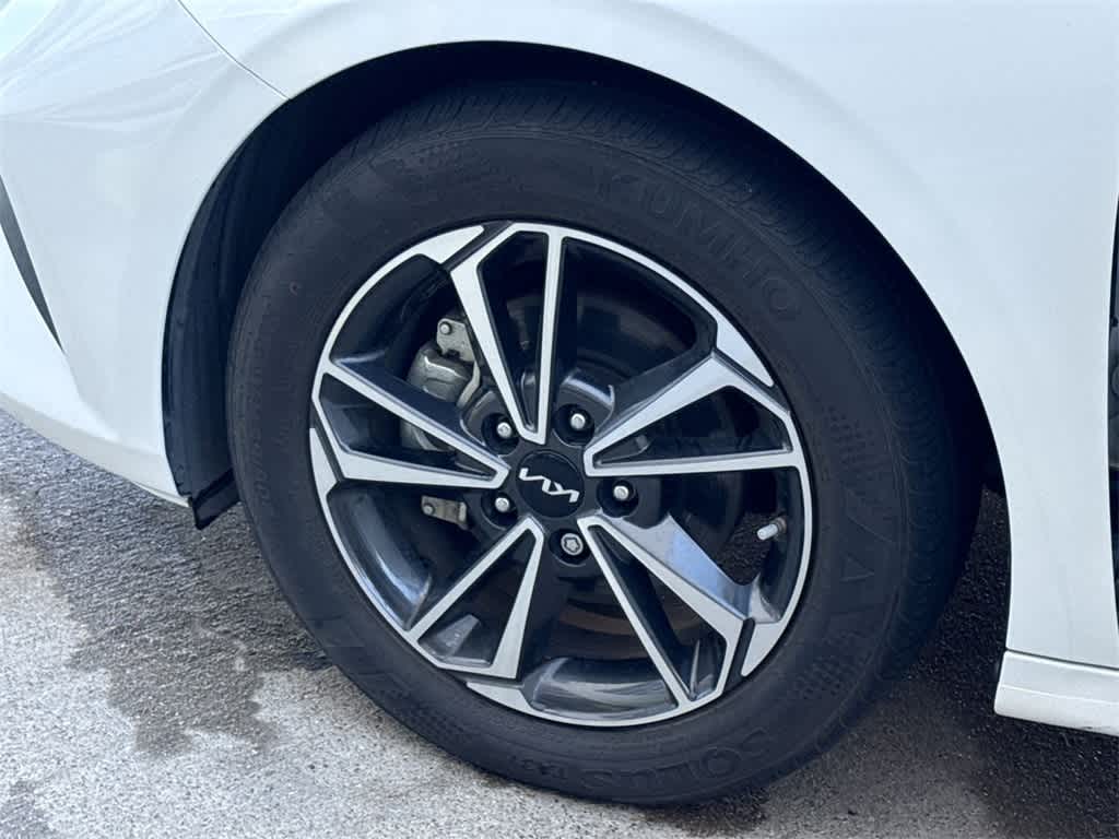 Thumbnail: 2022 Kia Forte - 10