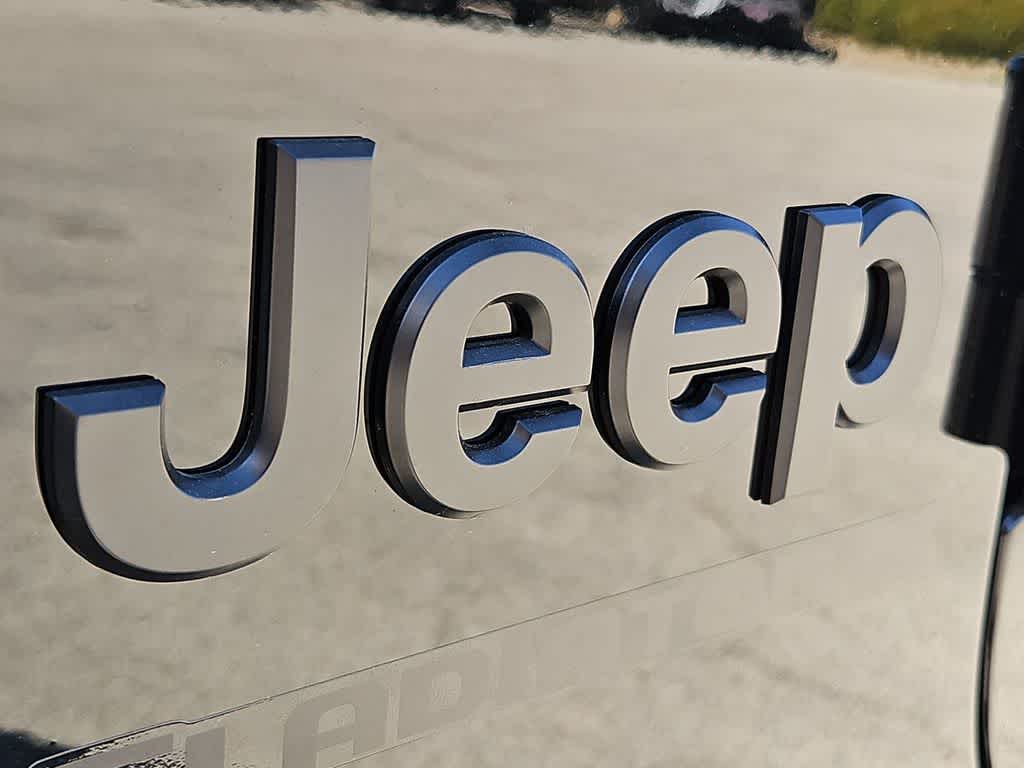 Thumbnail: 2026 Jeep Gladiator - 12