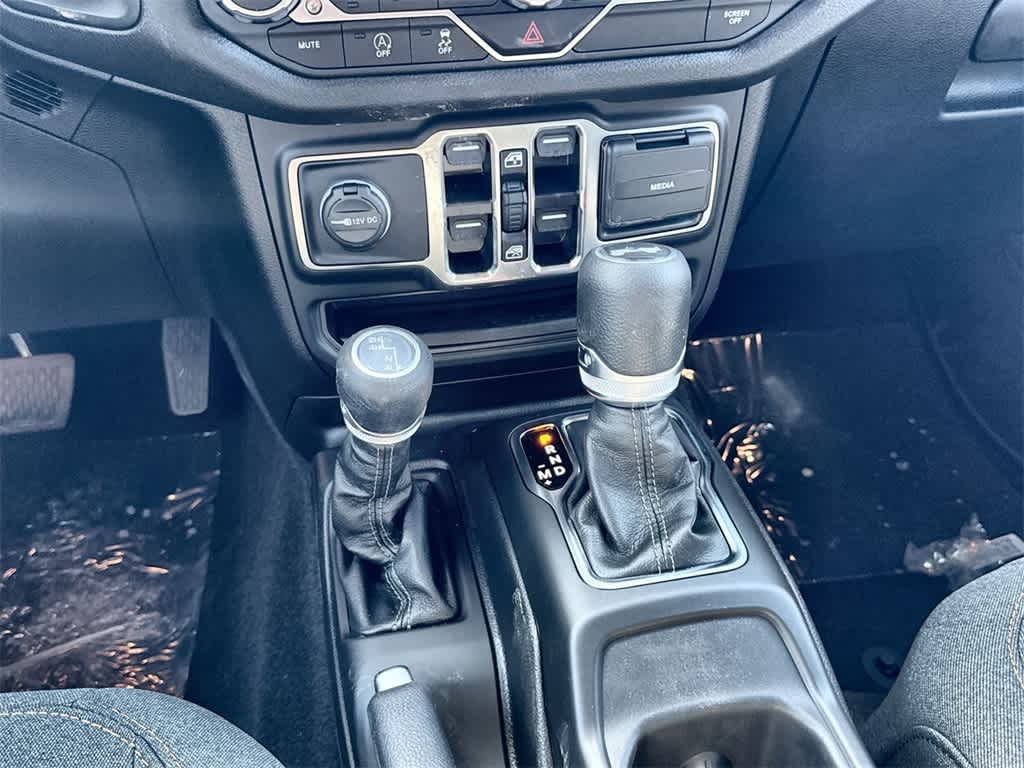 Thumbnail: 2025 Jeep Wrangler - 17