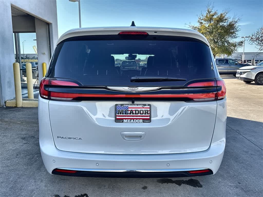 Thumbnail: 2026 Chrysler Pacifica - 5