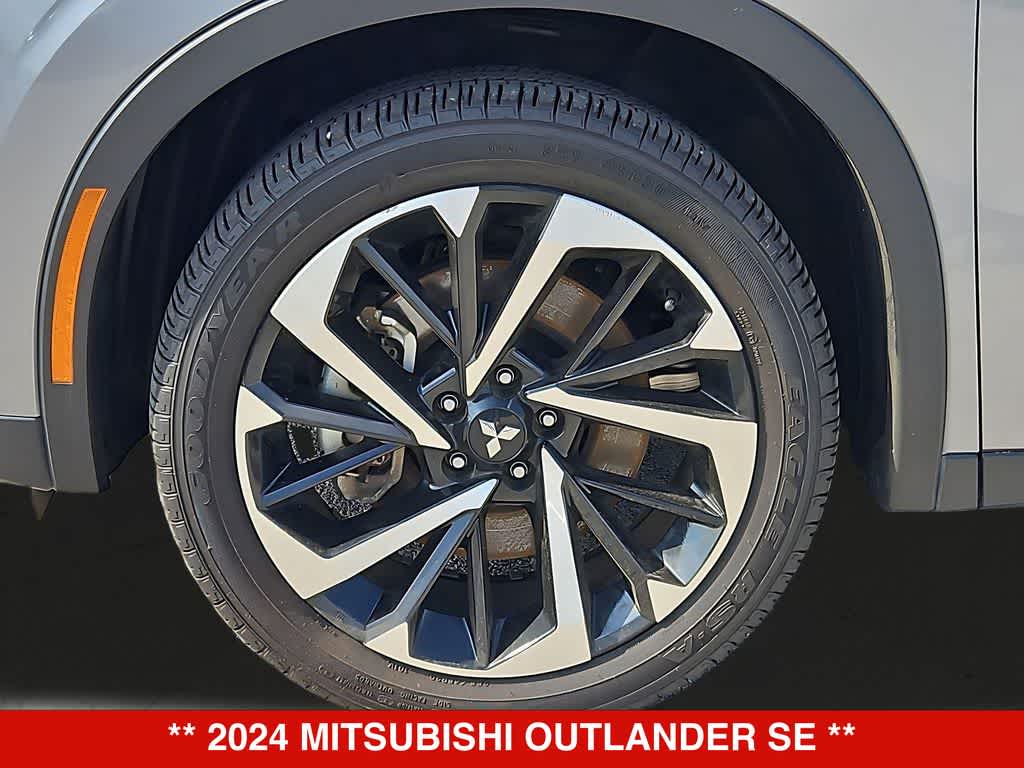 Thumbnail: 2024 Mitsubishi Outlander - 14