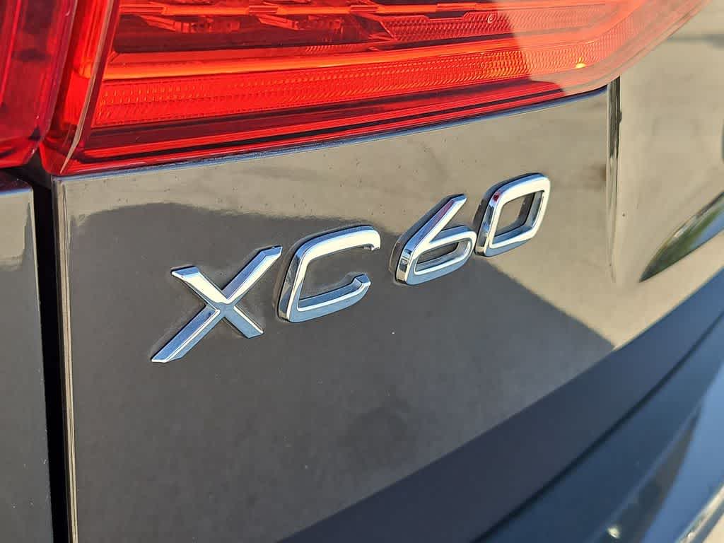 Thumbnail: 2022 Volvo XC60 - 13