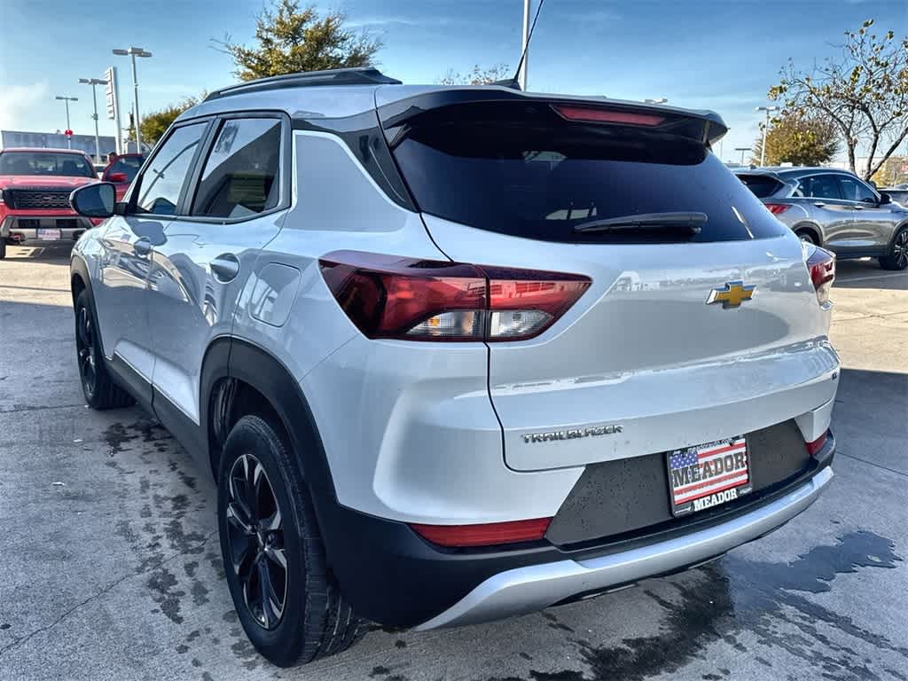 2023 Chevrolet Trailblazer LT photo 2