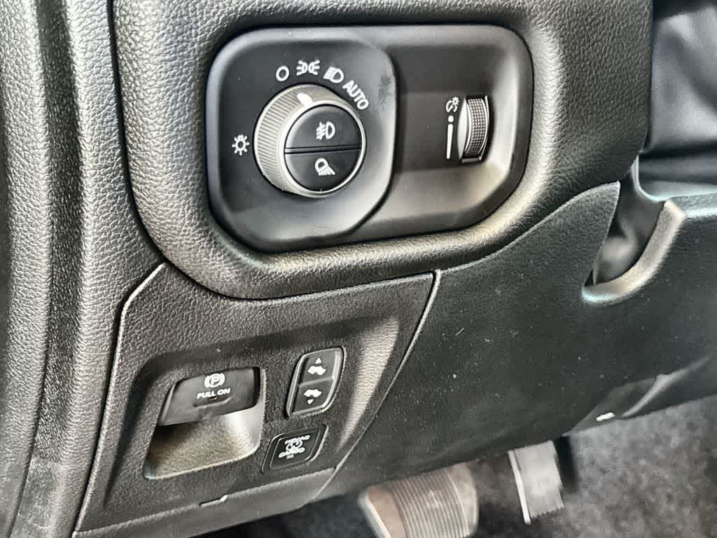 Thumbnail: 2026 RAM 1500 - 18