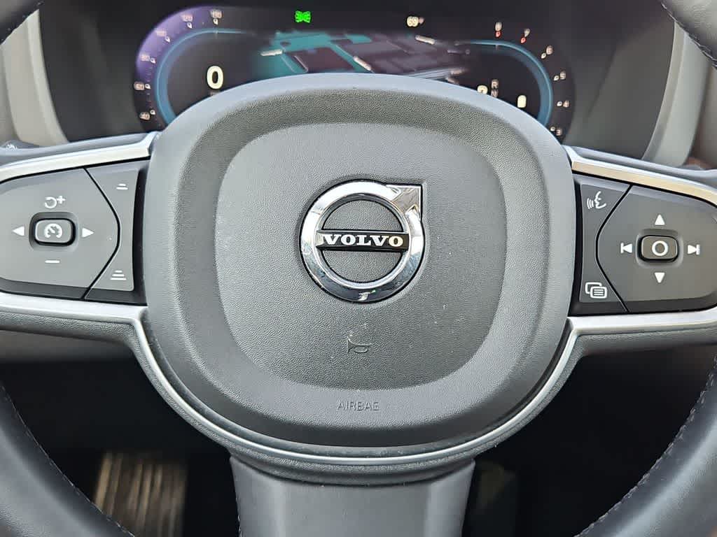 Thumbnail: 2022 Volvo XC60 - 25