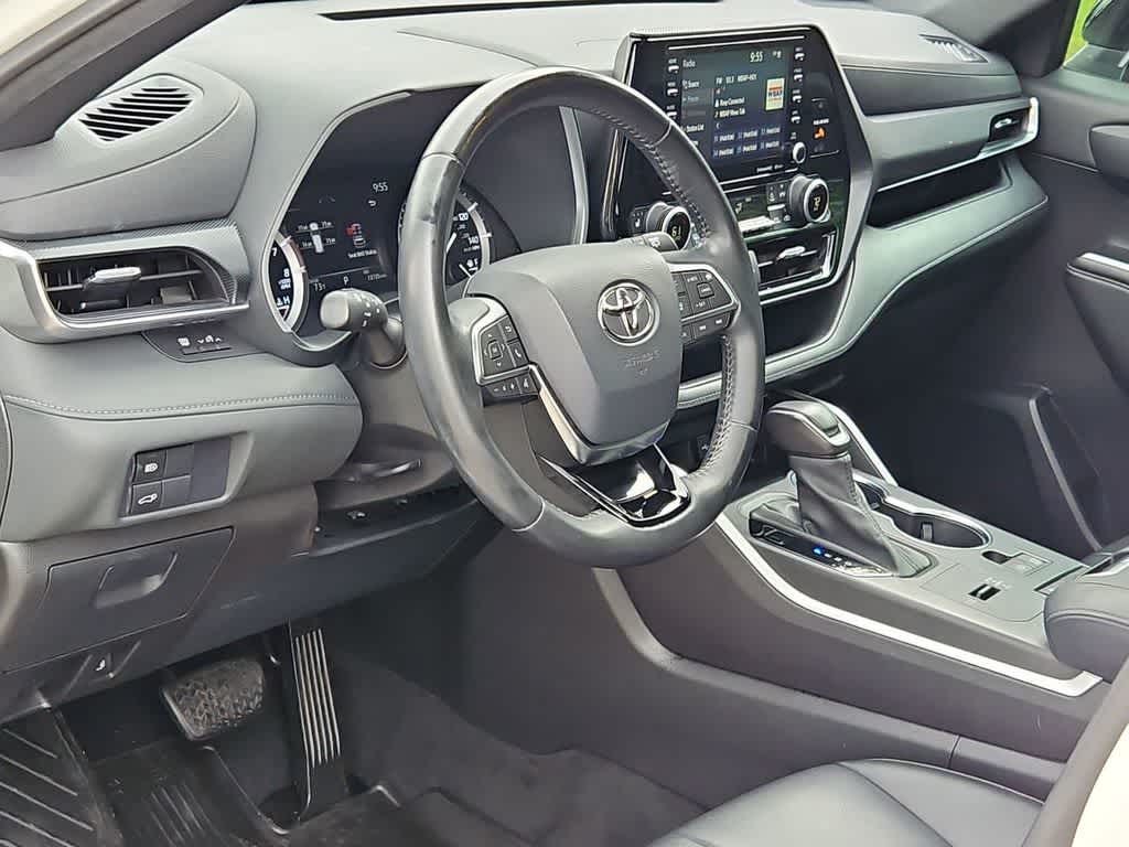 Thumbnail: 2021 Toyota Highlander - 10