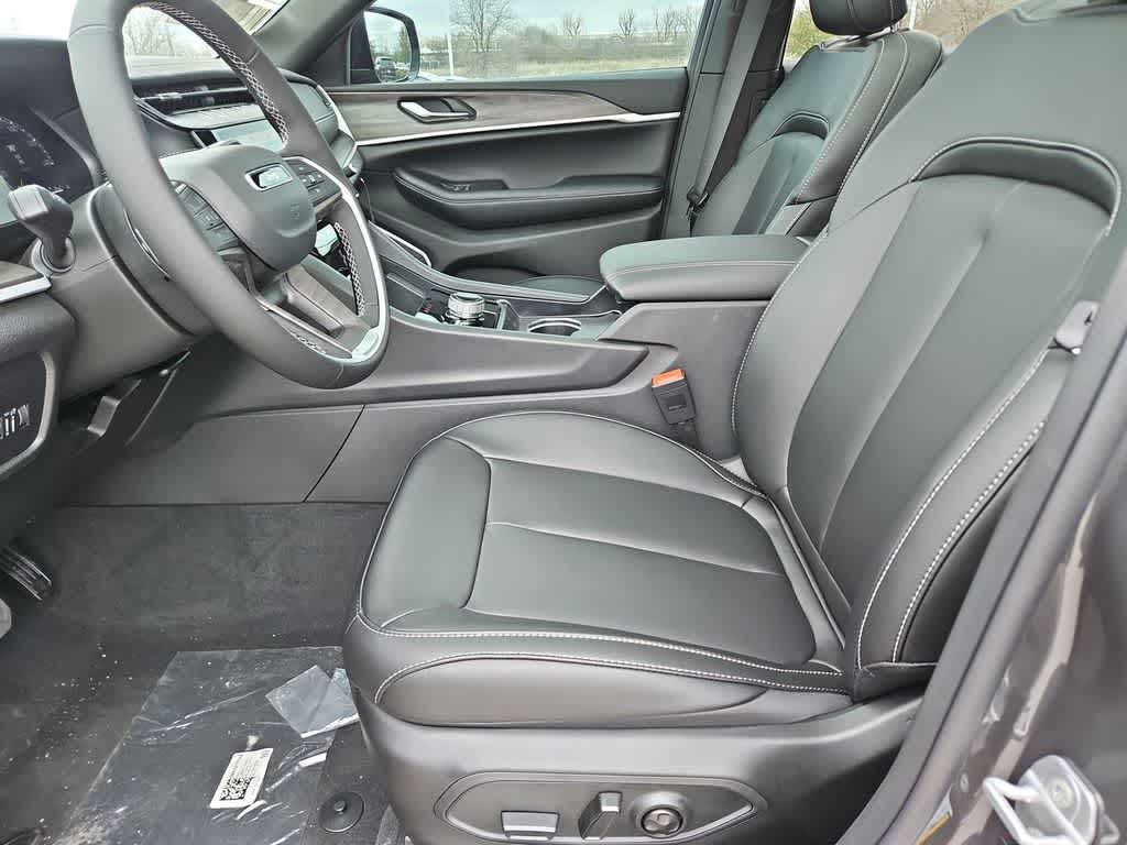 Thumbnail: 2026 Jeep Grand Cherokee L - 17