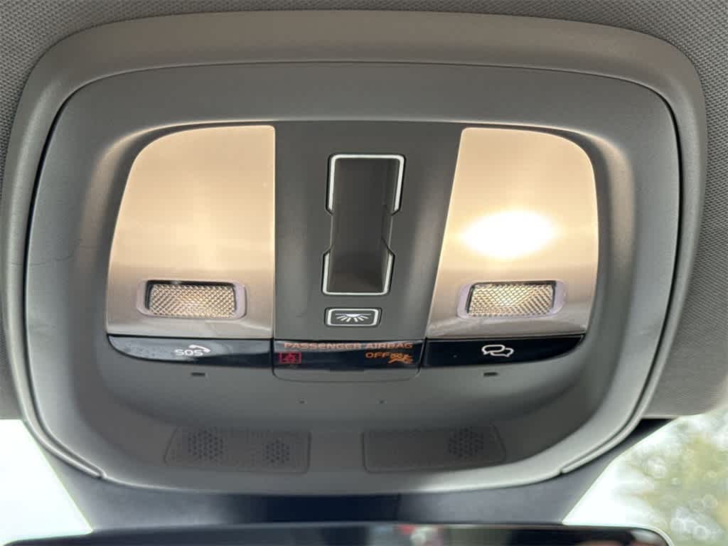 Thumbnail: 2023 Volvo XC60 - 18