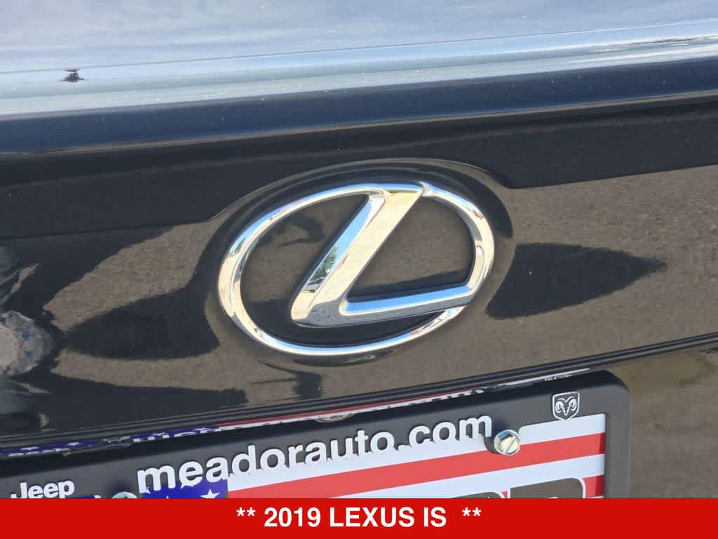 Thumbnail: 2019 Lexus IS - 11