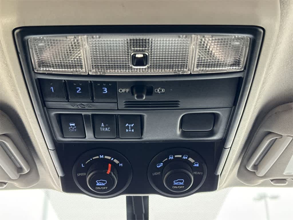 Thumbnail: 2016 Toyota 4Runner - 21