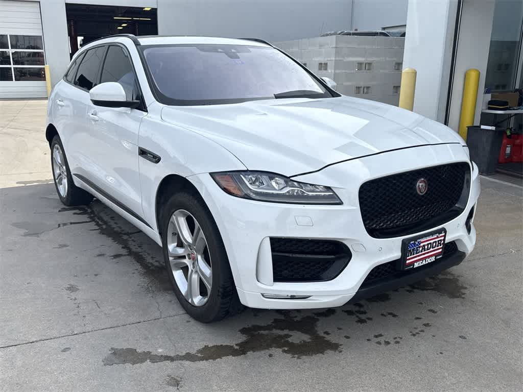Thumbnail: 2017 Jaguar F-Pace - 6