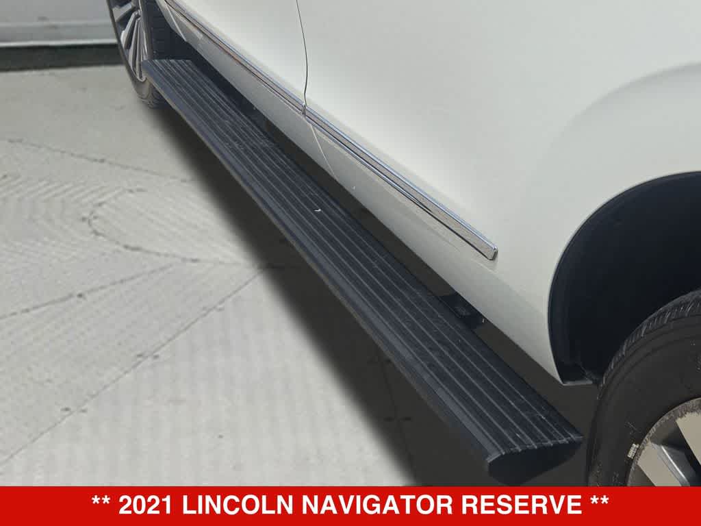 Thumbnail: 2021 Lincoln Navigator - 38