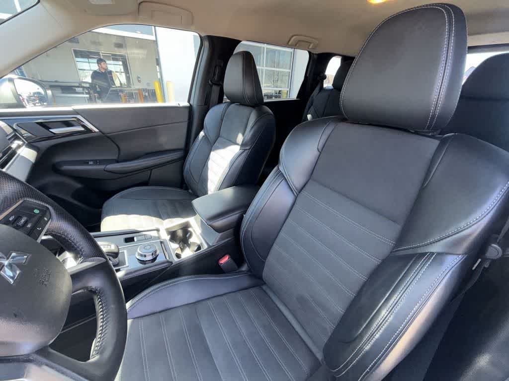 Thumbnail: 2024 Mitsubishi Outlander - 11