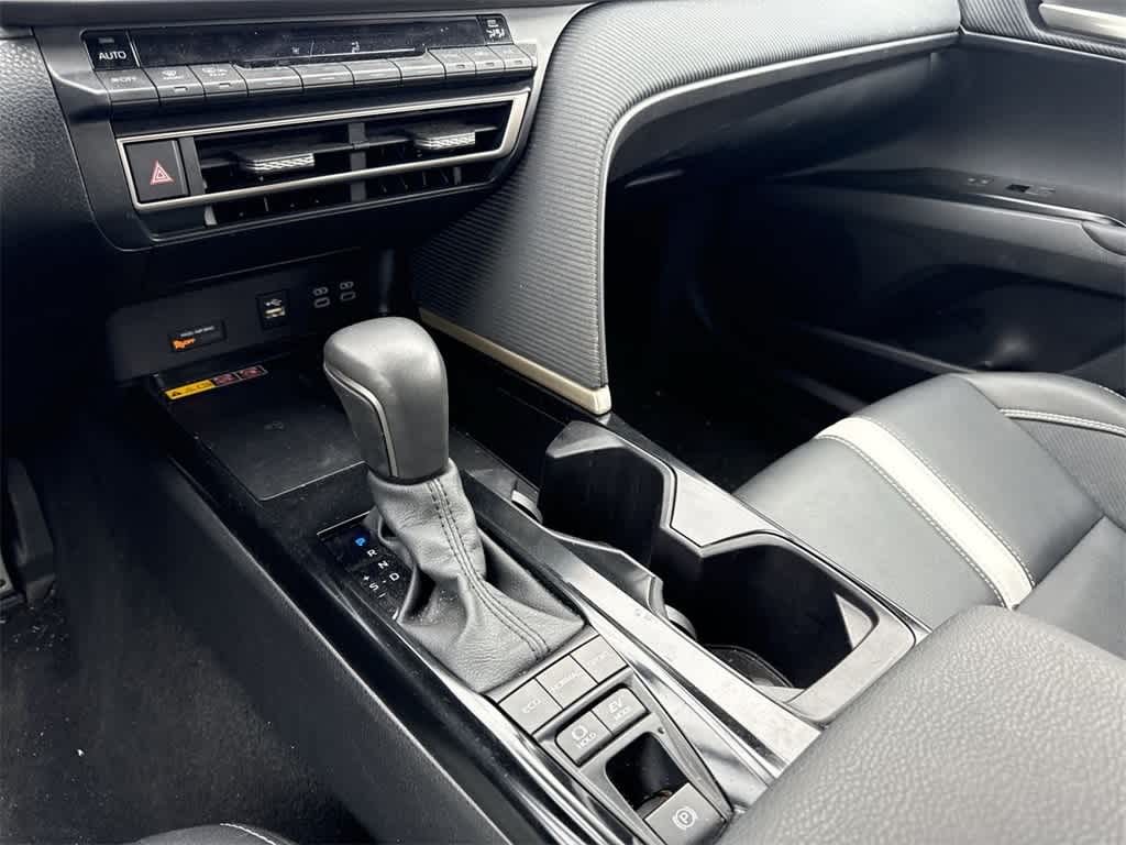 Thumbnail: 2025 Toyota Camry - 16