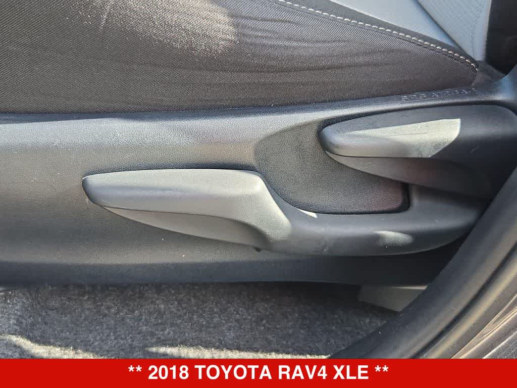 Thumbnail: 2018 Toyota RAV4 - 16