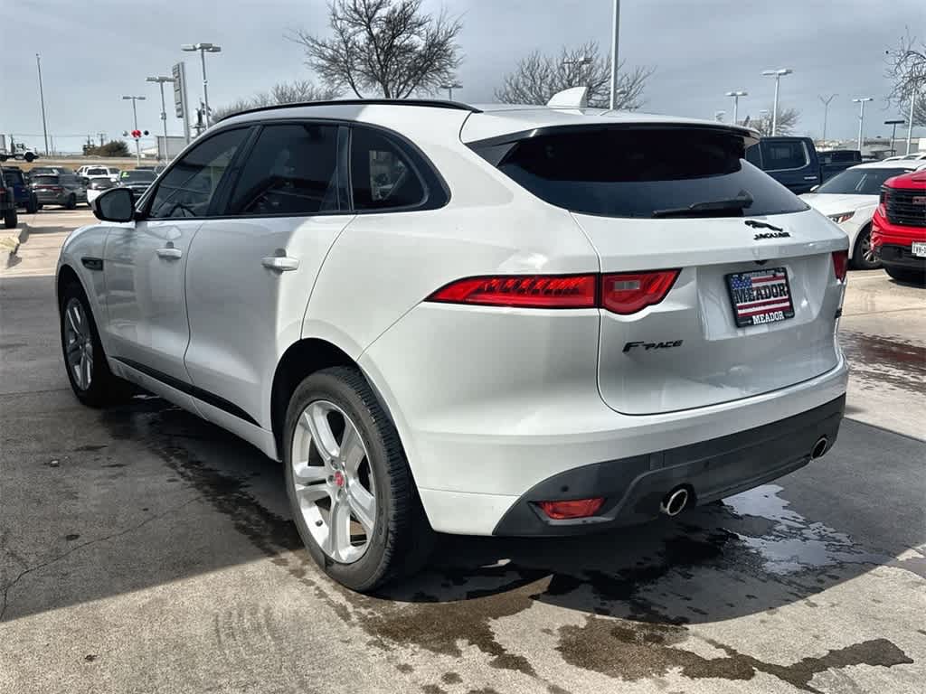 Thumbnail: 2017 Jaguar F-Pace - 4