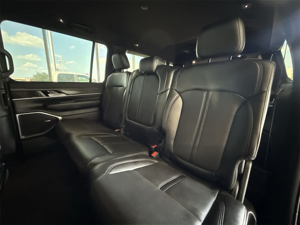 Thumbnail: 2023 Jeep Wagoneer - 11