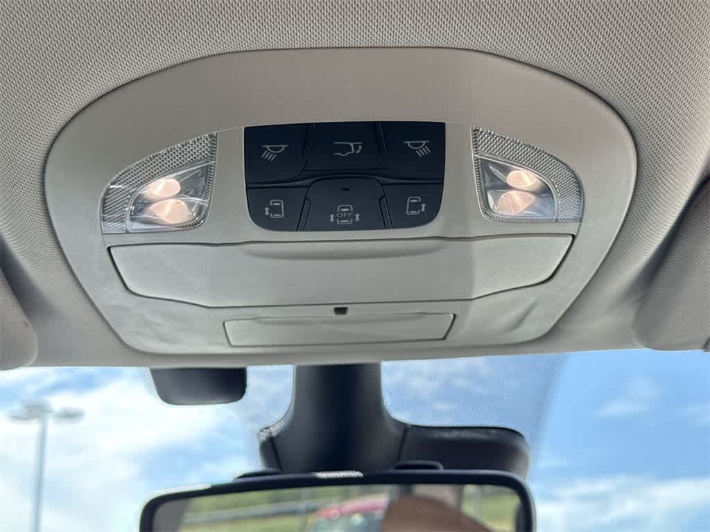 Thumbnail: 2017 Chrysler Pacifica - 21
