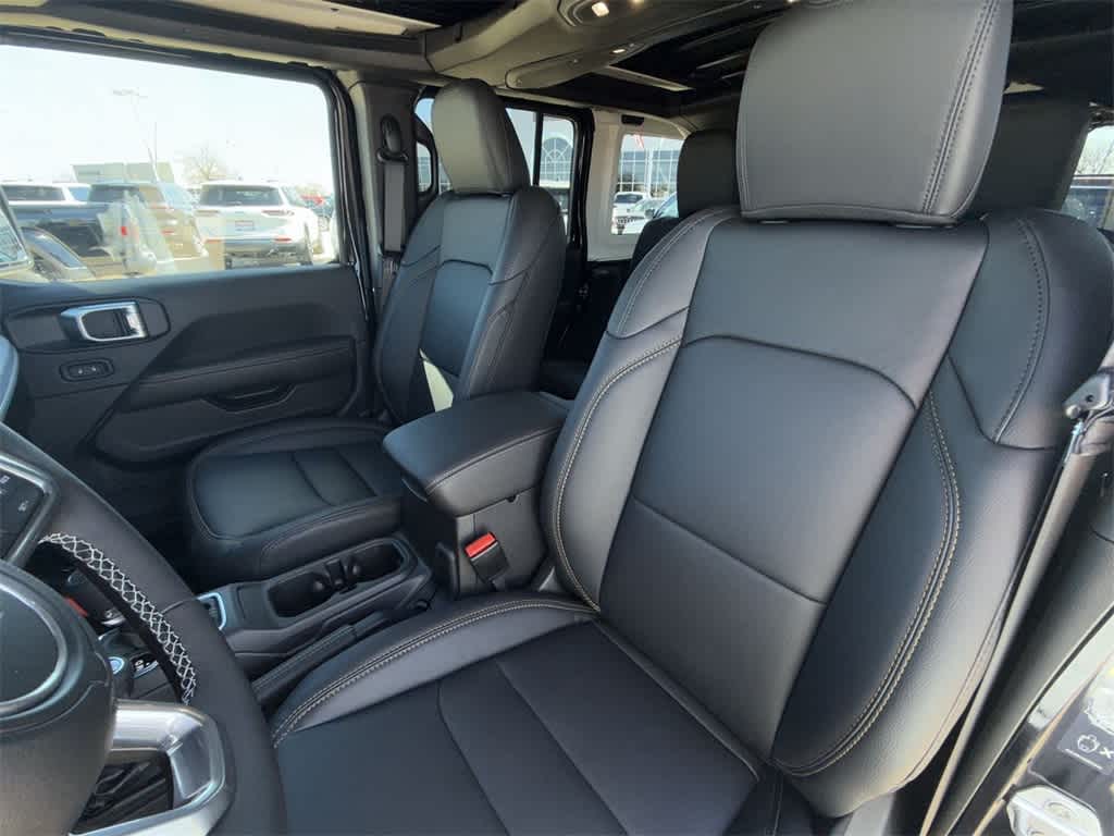 Thumbnail: 2025 Jeep Wrangler - 11