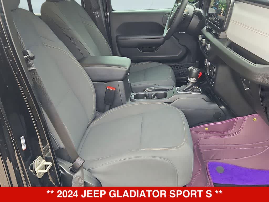 Thumbnail: 2024 Jeep Gladiator - 22