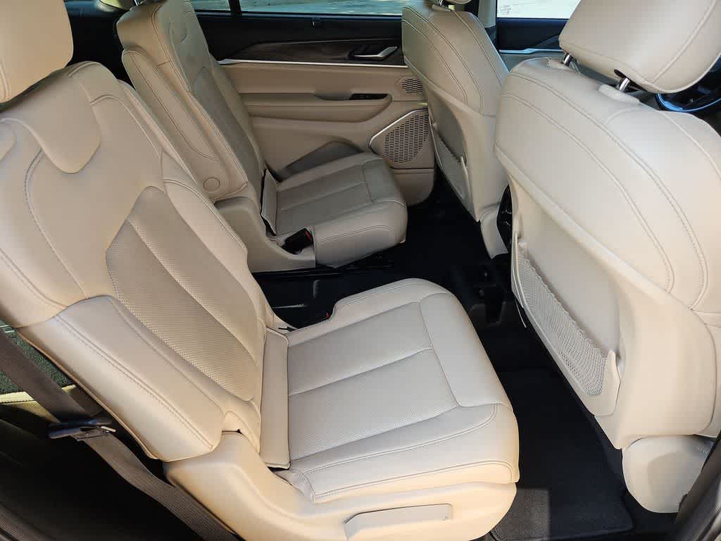 Thumbnail: 2022 Jeep Grand Cherokee - 21