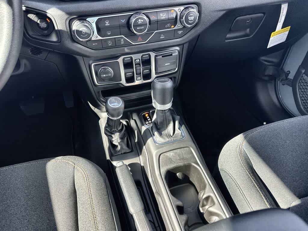 Thumbnail: 2026 Jeep Gladiator - 17