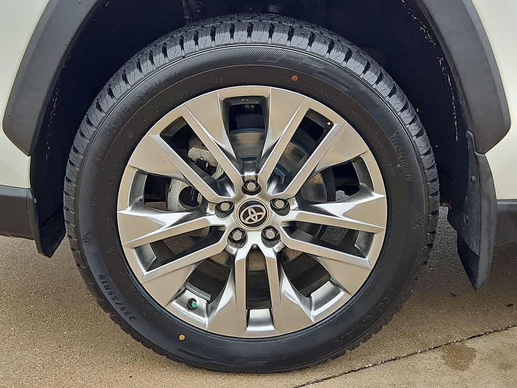 Thumbnail: 2021 Toyota RAV4 - 14