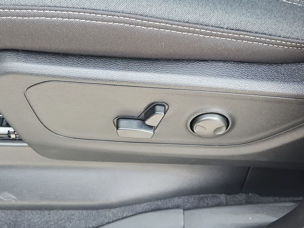 Thumbnail: 2026 RAM 1500 - 18