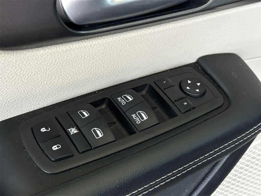 Thumbnail: 2024 Chrysler Pacifica - 24