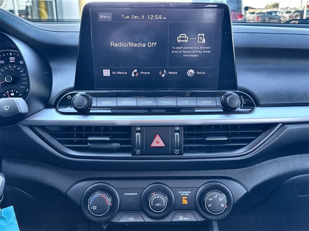 Thumbnail: 2022 Kia Forte - 16