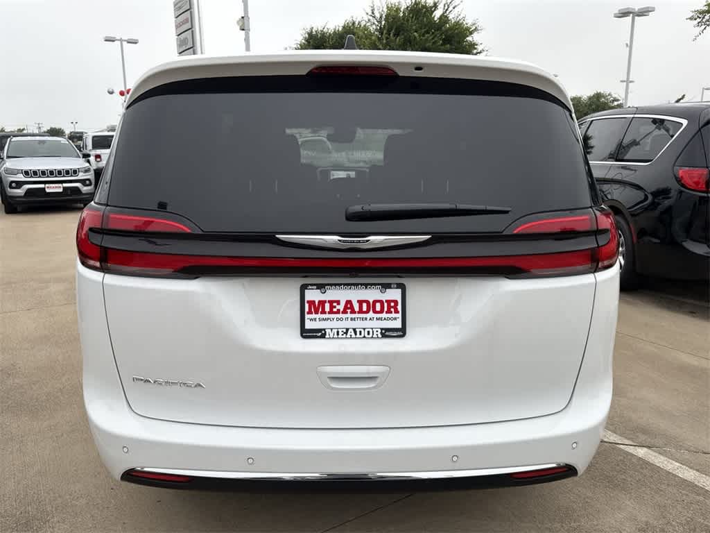 Thumbnail: 2025 Chrysler Pacifica - 5