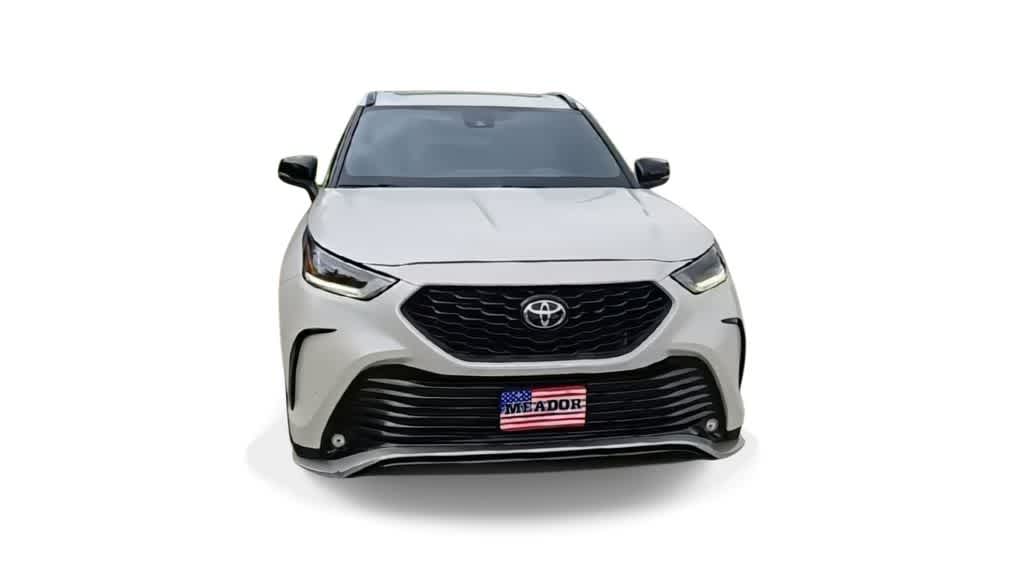 Thumbnail: 2021 Toyota Highlander - 3