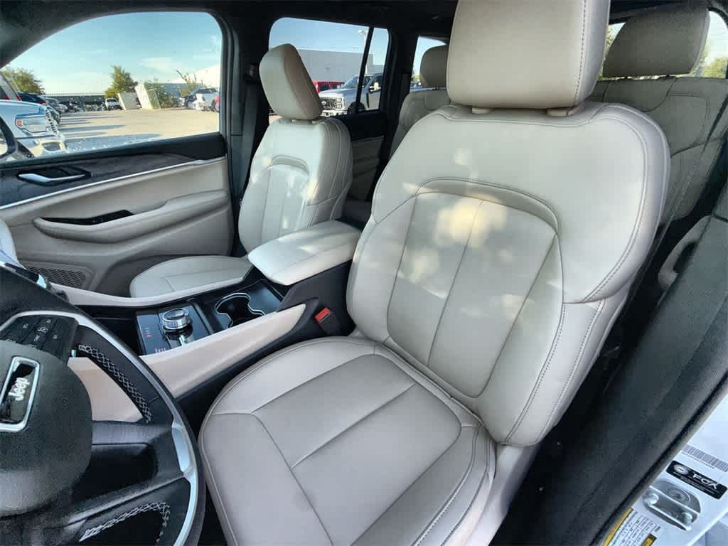 Thumbnail: 2025 Jeep Grand Cherokee - 10