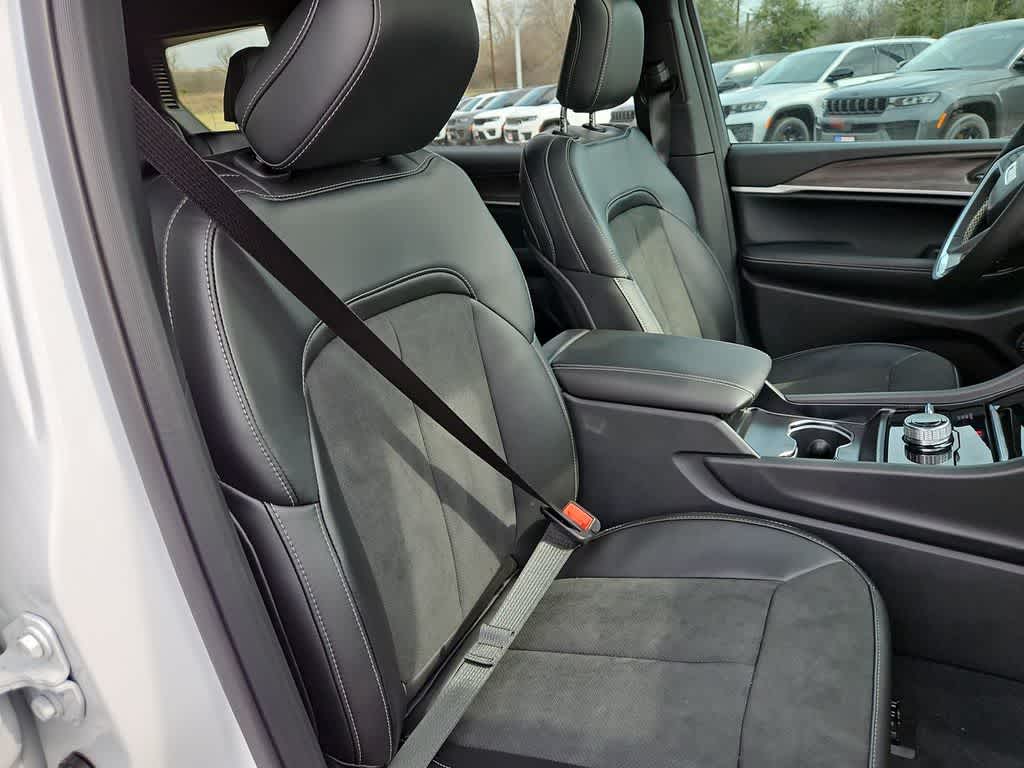 Thumbnail: 2026 Jeep Grand Cherokee L - 29