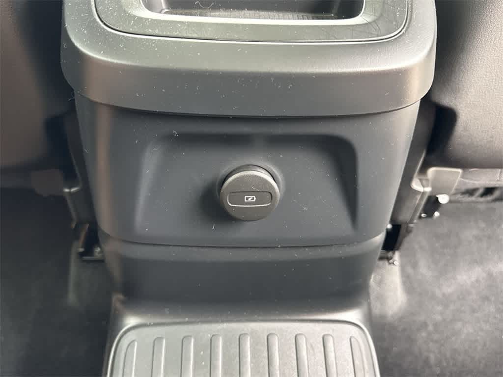 Thumbnail: 2023 Volvo XC60 - 19