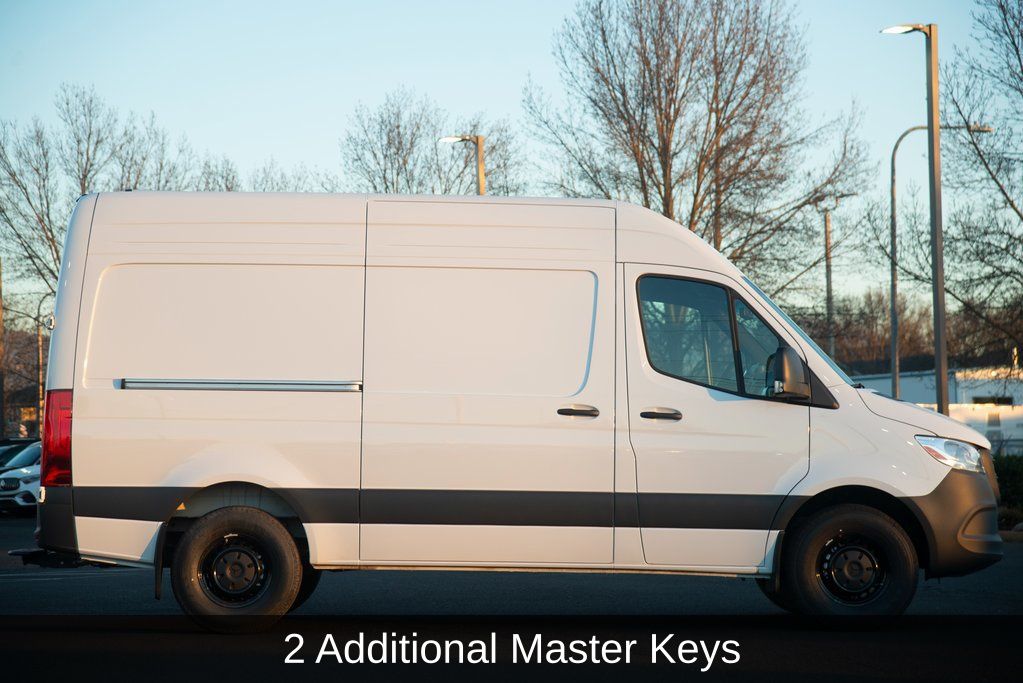Thumbnail: 2025 Mercedes-Benz Sprinter - 7