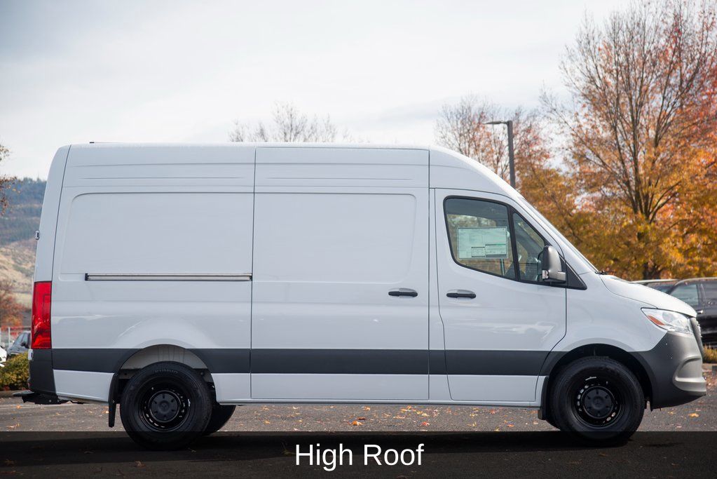 Thumbnail: 2025 Mercedes-Benz Sprinter - 7