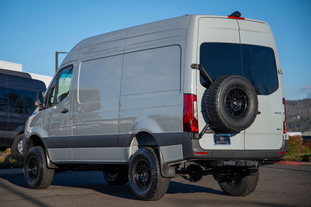 Thumbnail: 2025 Mercedes-Benz Sprinter - 8