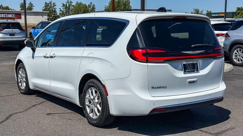 Thumbnail: 2023 Chrysler Pacifica - 7