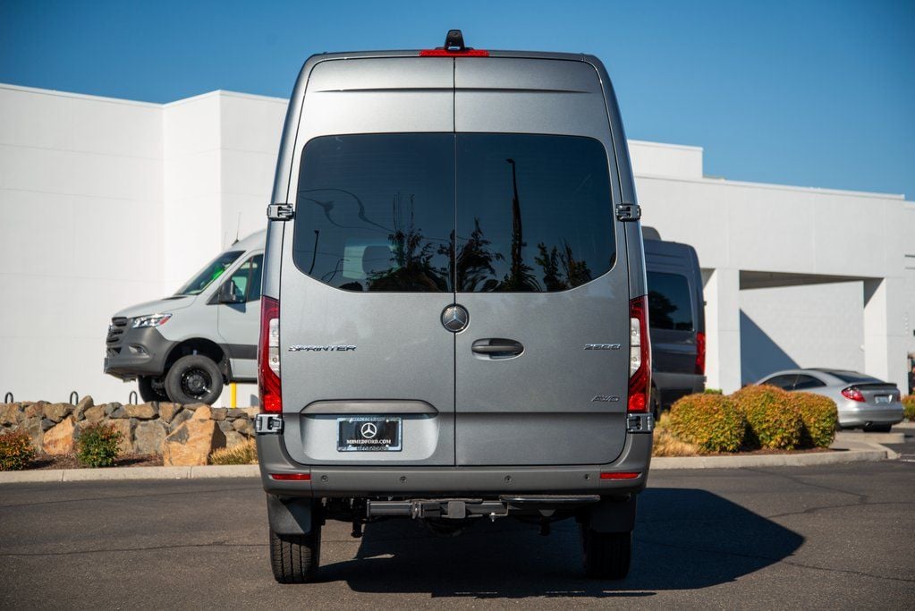 Thumbnail: 2025 Mercedes-Benz Sprinter - 4