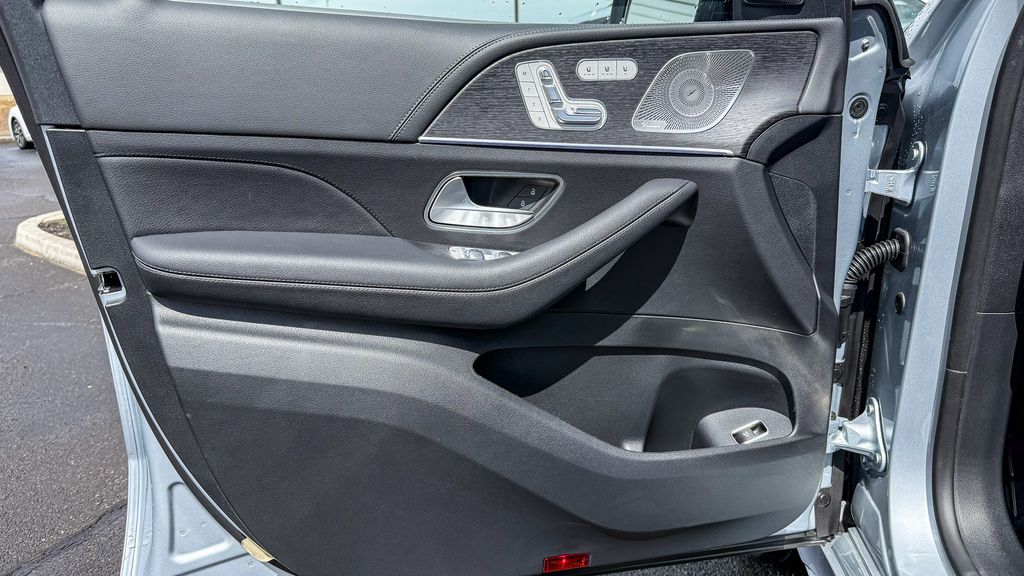 Thumbnail: 2026 Mercedes-Benz GLE - 21
