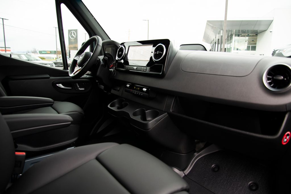 Thumbnail: 2026 Mercedes-Benz Sprinter - 13