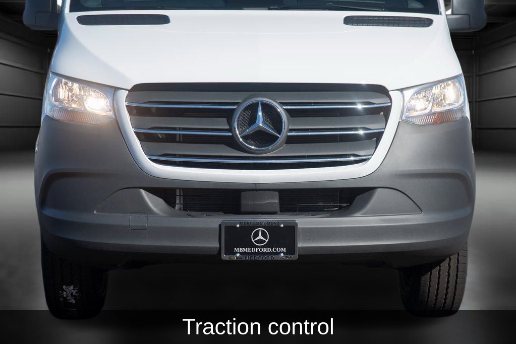 Thumbnail: 2025 Mercedes-Benz Sprinter - 16