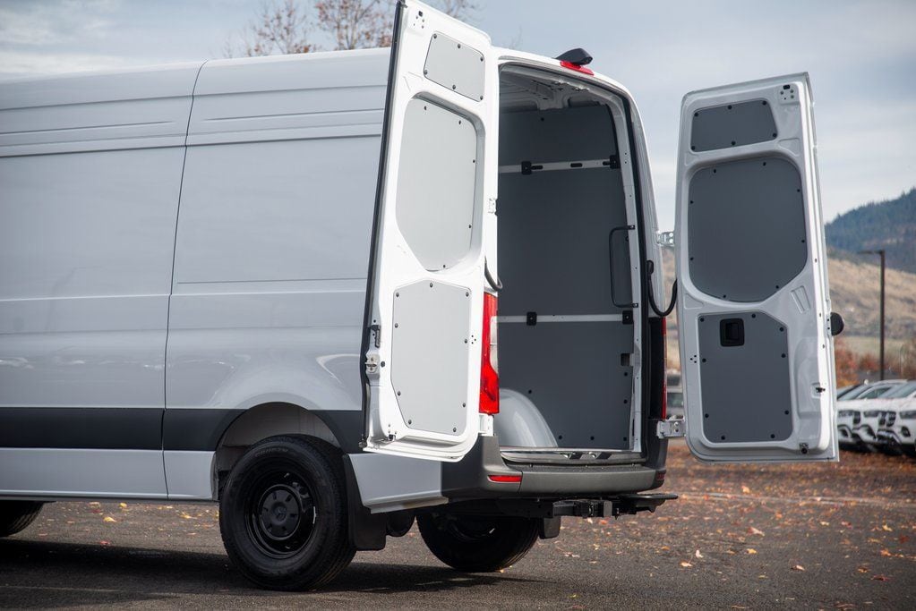 Thumbnail: 2025 Mercedes-Benz Sprinter - 36