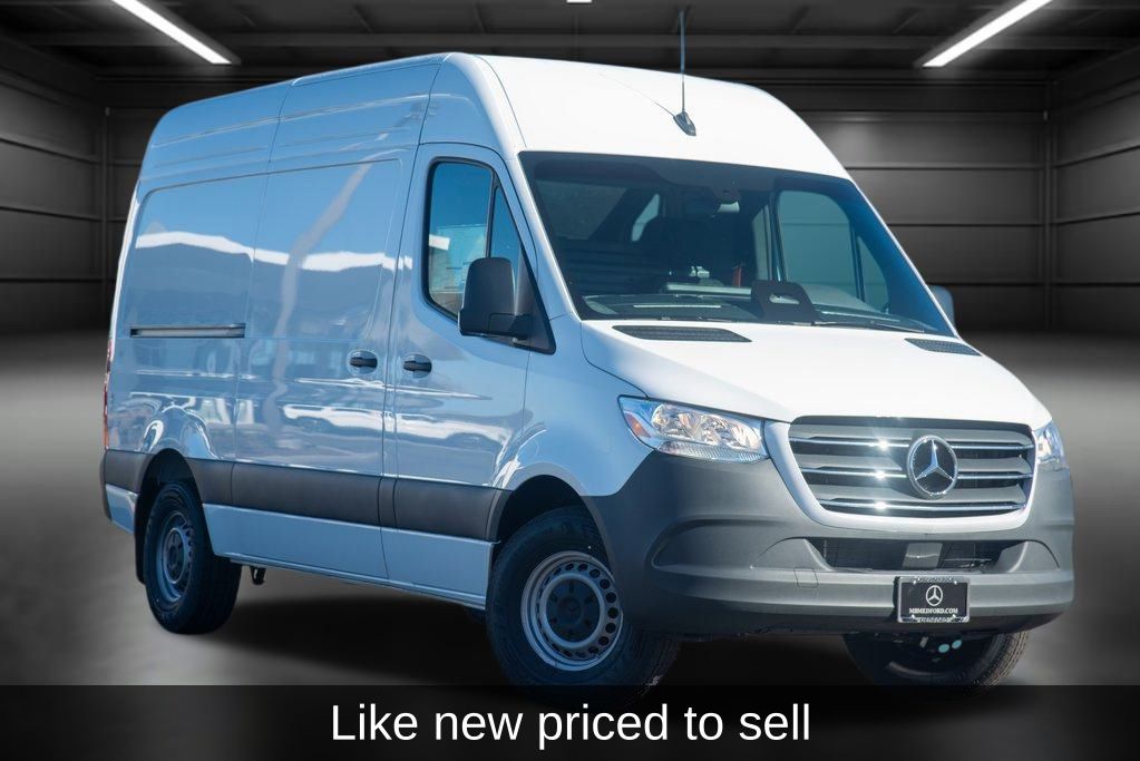 Thumbnail: 2025 Mercedes-Benz Sprinter - 3