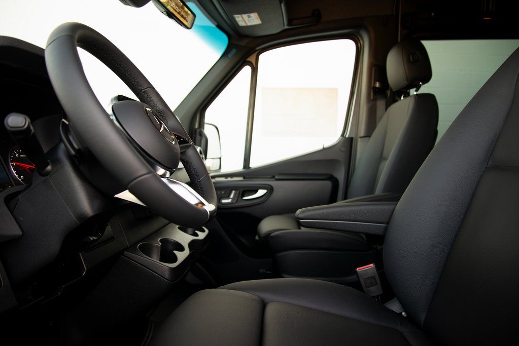 Thumbnail: 2025 Mercedes-Benz Sprinter - 13