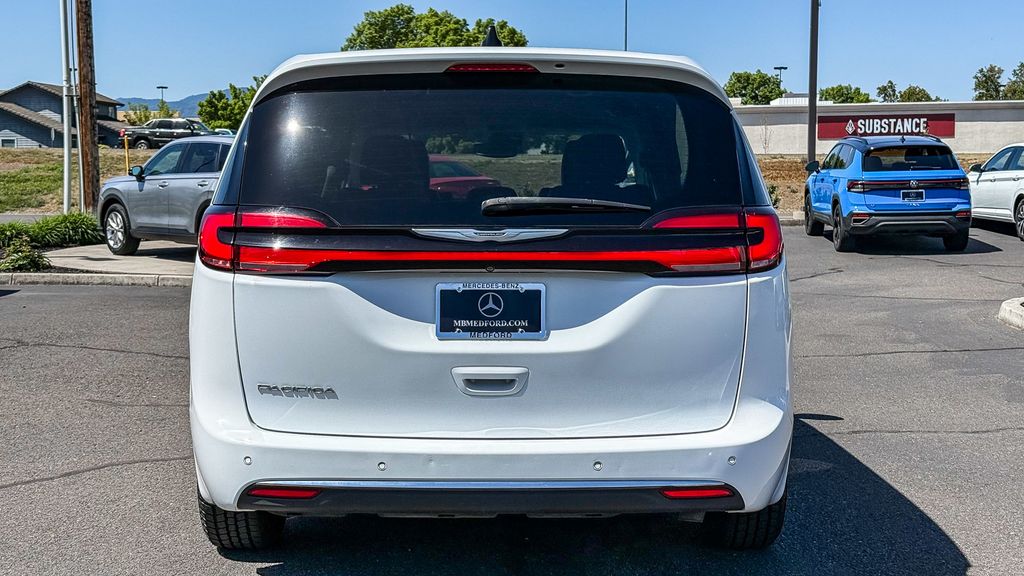 Thumbnail: 2023 Chrysler Pacifica - 6