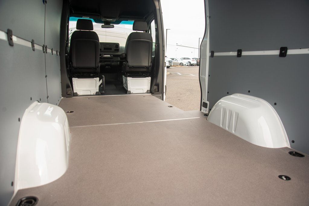 Thumbnail: 2025 Mercedes-Benz Sprinter - 41