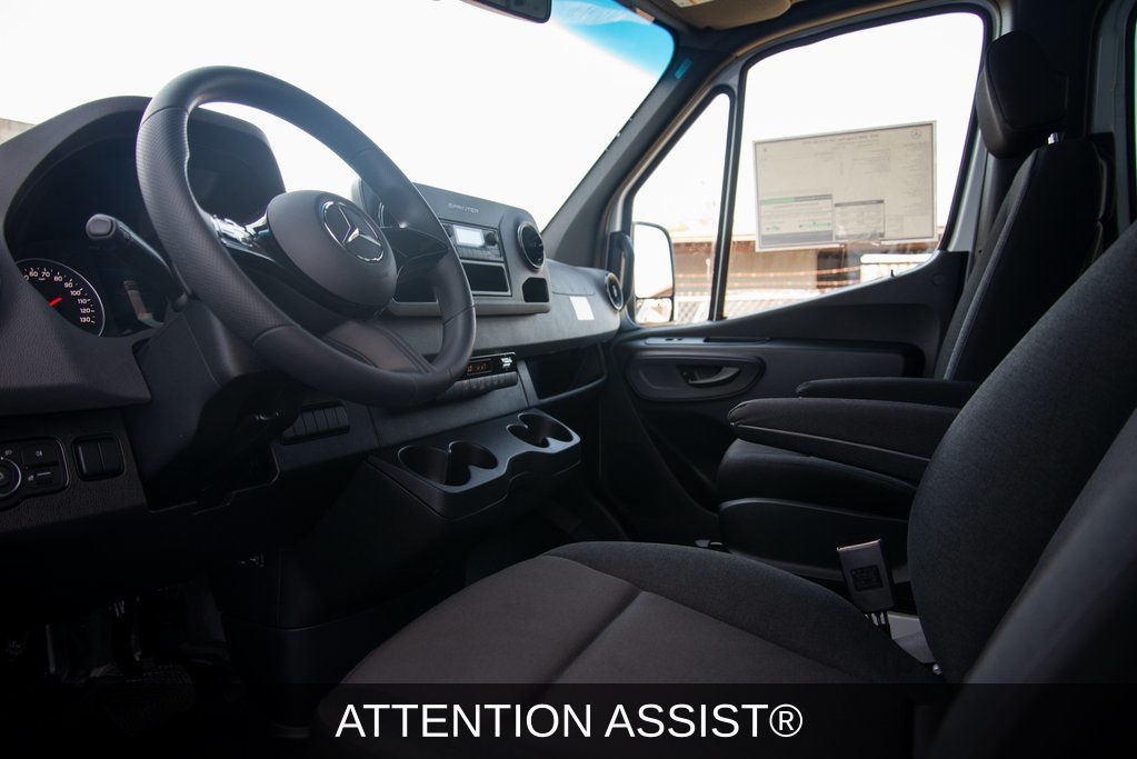 Thumbnail: 2025 Mercedes-Benz Sprinter - 14