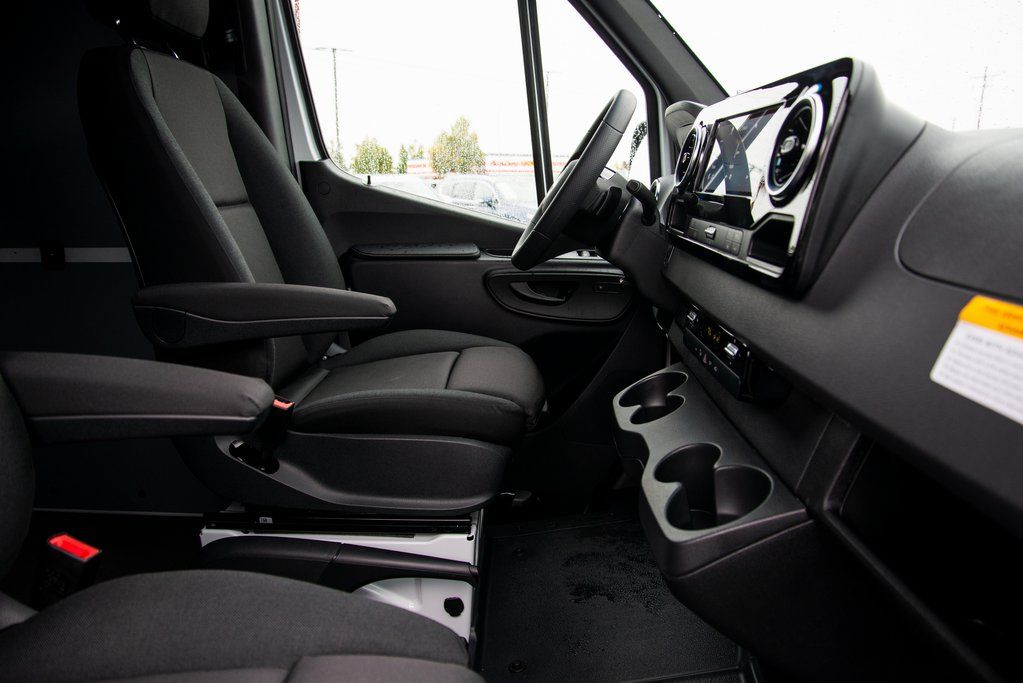 Thumbnail: 2026 Mercedes-Benz Sprinter - 14